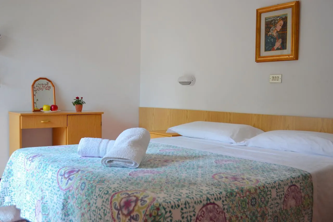 Hotel Ivana Bellaria-Igea Marina 2*,  Italia